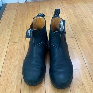 Blundstones black 8.5